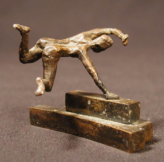 woman_vaulting_back.jpg (66074 bytes)